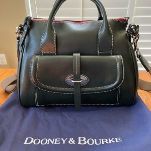 Stunning Dooney & Bourke Florentine pocket satchel in EUC